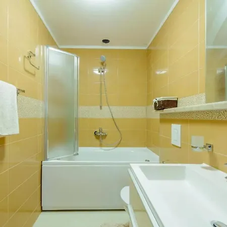 Vila Elegant In With Private Pool