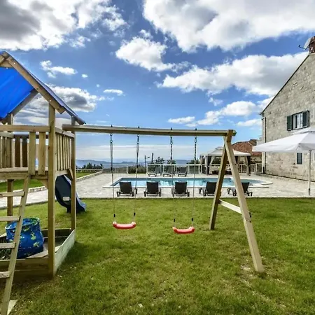 Elegant In With Private Pool Vila