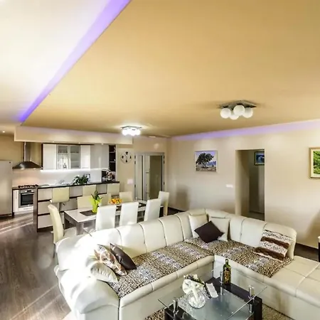 Elegant In With Private Pool Vila