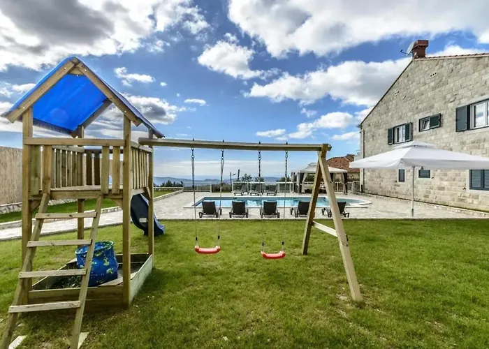 Elegant In With Private Pool Villa