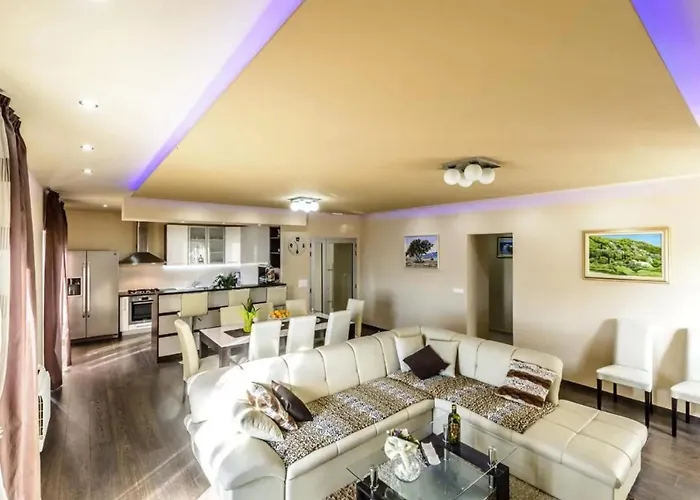 Elegant In With Private Pool Villa