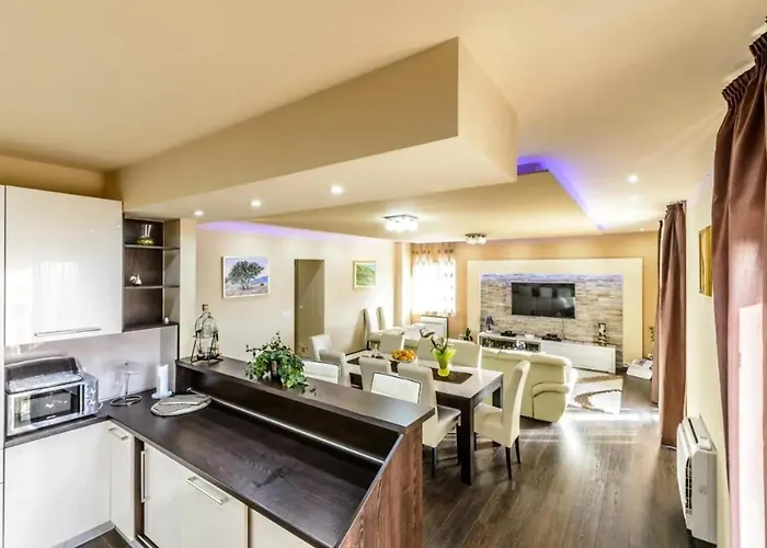 Elegant In With Private Pool *