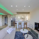 Elegant In With Private Pool Villa *