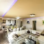 Elegant In With Private Pool Villa