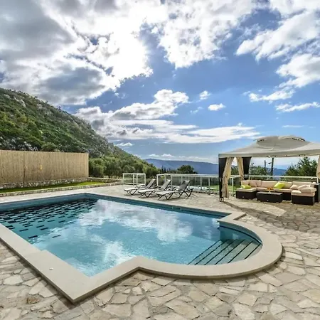 Elegant In With Private Pool Dubravka