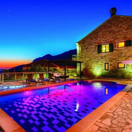 Villa Elegant In With Private Pool *