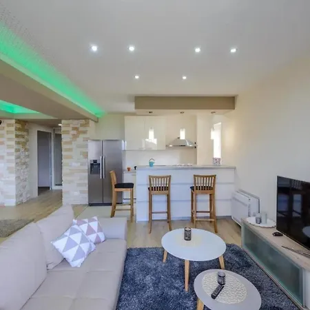 Elegant In With Private Pool Villa *