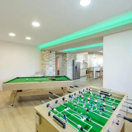 Villa Elegant In With Private Pool *