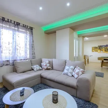 Elegant In With Private Pool
