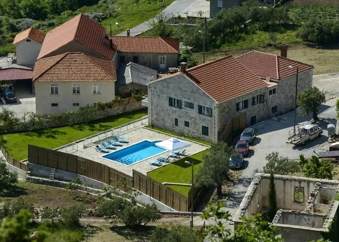 Elegant In With Private Pool