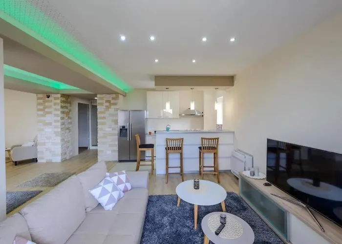 Elegant In With Private Pool فيلة *