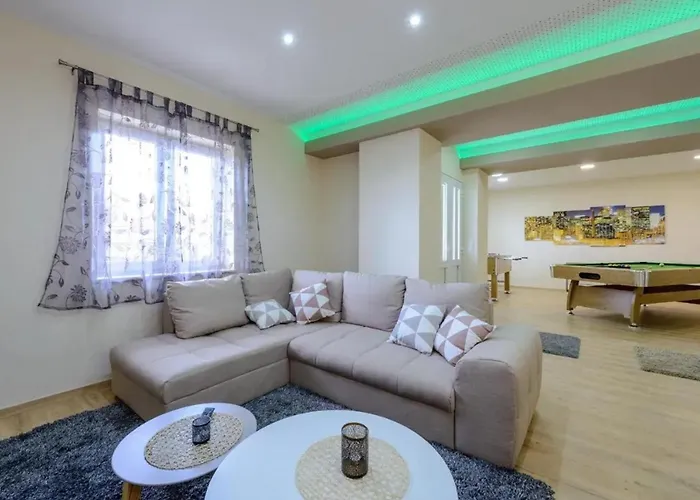 Elegant In With Private Pool